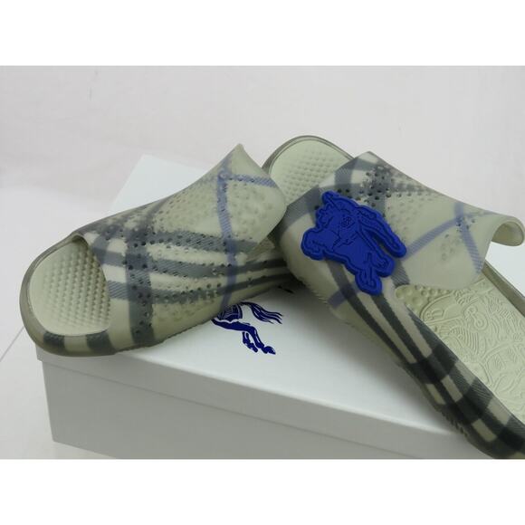BURBERRY STINGRAY GRAY RUBBER CHECK WITH CHARM LOGO SANDALS SLIDES 8 41 ITALY - Picture 10 of 16